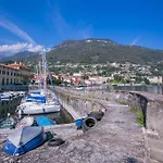 Riva Del Lario アパート
