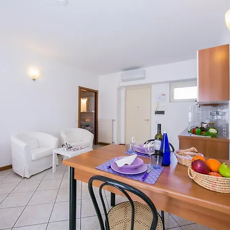 Riva Del Lario Apartment Gravedona