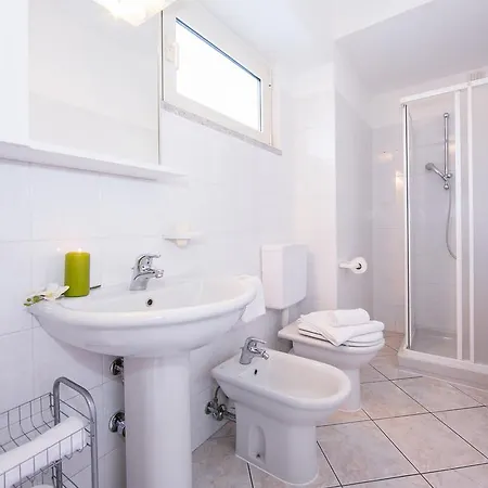 Riva Del Lario Apartment Gravedona