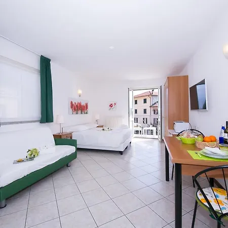 Riva Del Lario Apartment