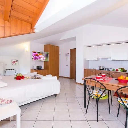 Riva Del Lario Apartment