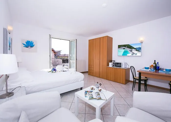 Riva Del Lario Apartment *