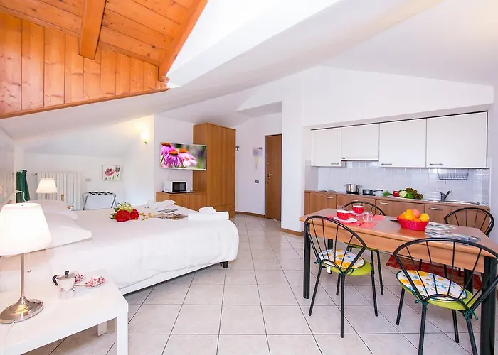 Riva Del Lario Apartment