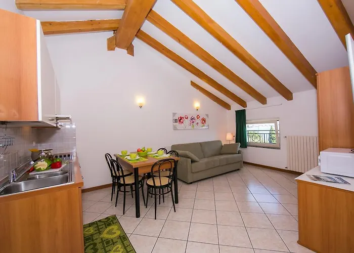 Riva Del Lario Апартаменты Граведона